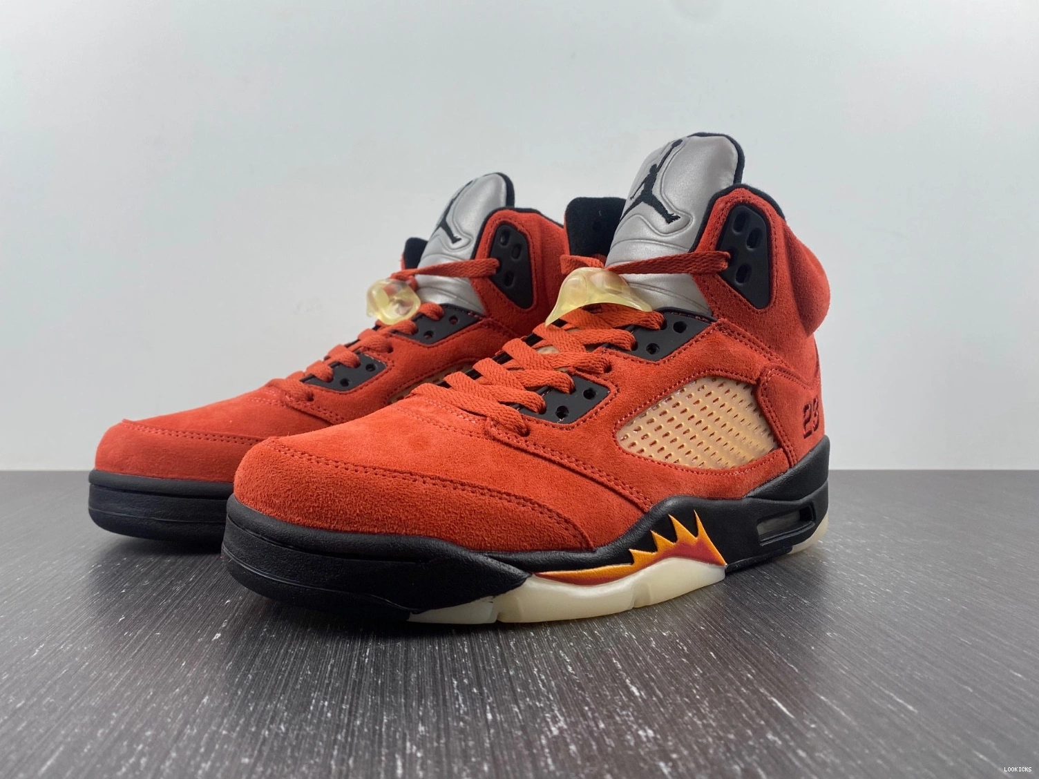 Air DO9336-800  5 Jordan Mars” “Dunk On 0509